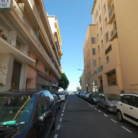 2p Avec Terrasse Calme En Plein Centre De Menton, Proche Et Commerces - Fr-1-196-348 *
