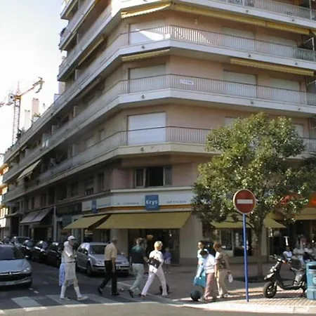 2p Avec Terrasse Calme En Plein Centre De Menton, Proche Et Commerces - Fr-1-196-348 Ментона