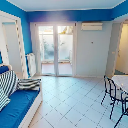 2p Avec Terrasse Calme En Plein Centre De Menton, Proche Et Commerces - Fr-1-196-348 Apartament Mentona