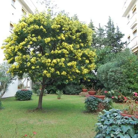 2p Avec Terrasse Calme En Plein Centre De Menton, Proche Et Commerces - Fr-1-196-348 Ментона